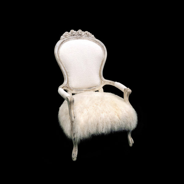0690009 - Antique Aged White Sheepskin Chair